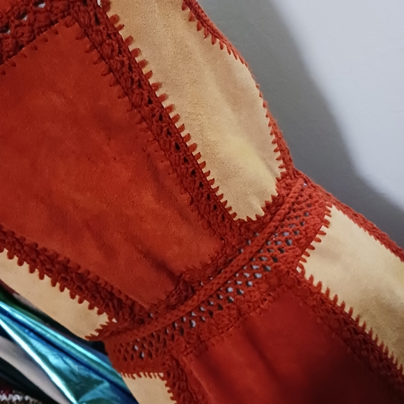 Vintage 1970's leather and crochet vest - Picture 6 of 8